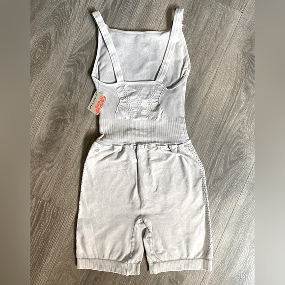 NWT Free People MOVEMENT Good Karma high neck RUNSIE in Ice Gray - Size XS/S - Picture 3 of 9